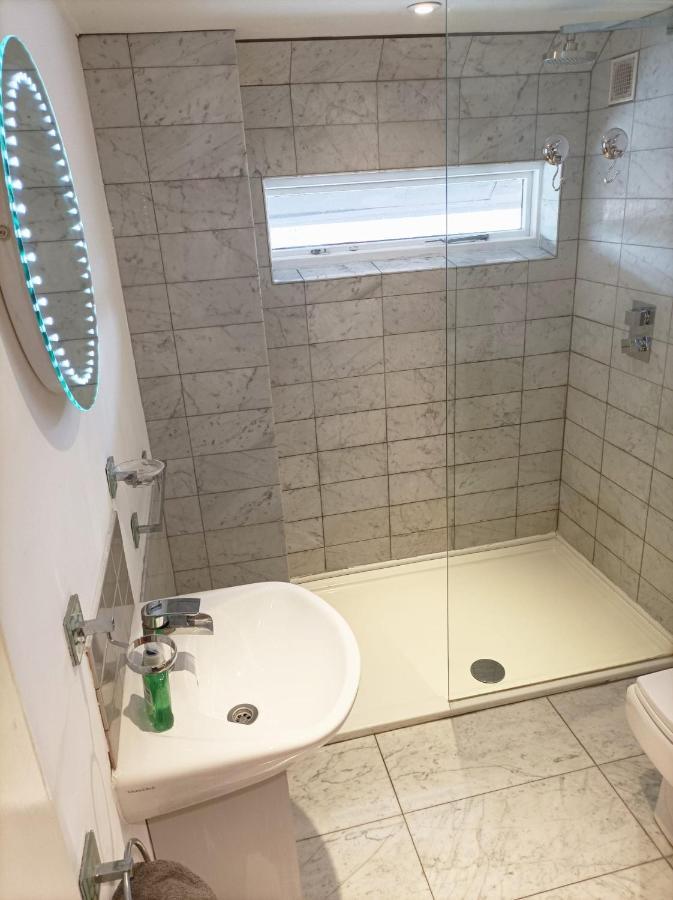 Mezzanine Style Studio Apartment 8 London Bagian luar foto